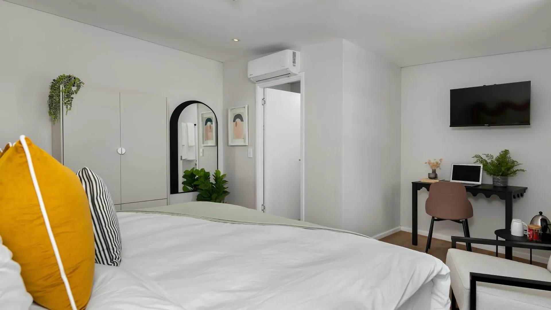 Neighbourgood 1St Crescent Hotel Cape Town